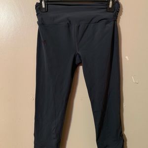 Under Armour Capri Leggings!!